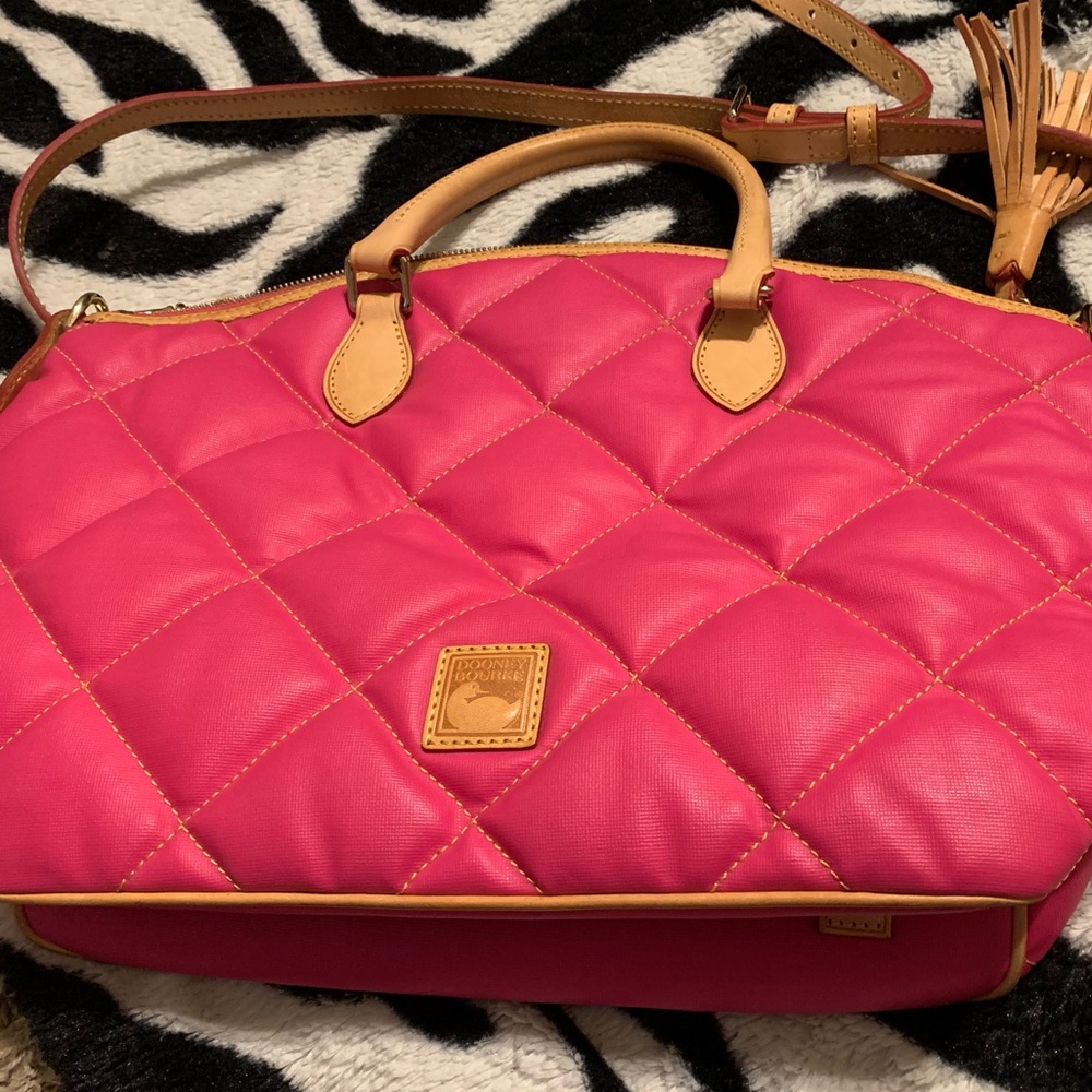 Hot pink hand bag.